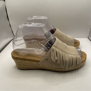 UGG Women's Danes Suede Fringe Wedge Beige Suede Fringe Wedges size 6 F10